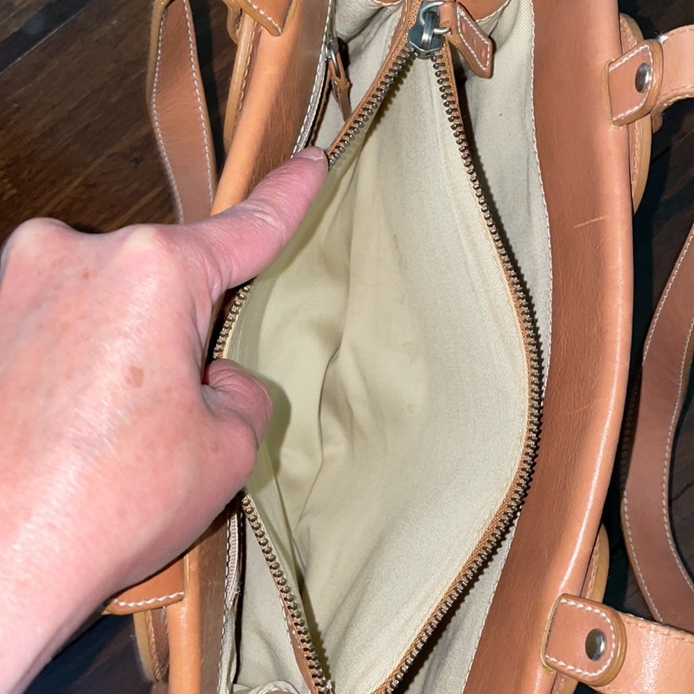 COLE HANN LEATHER PURSE - Picture 5 of 11